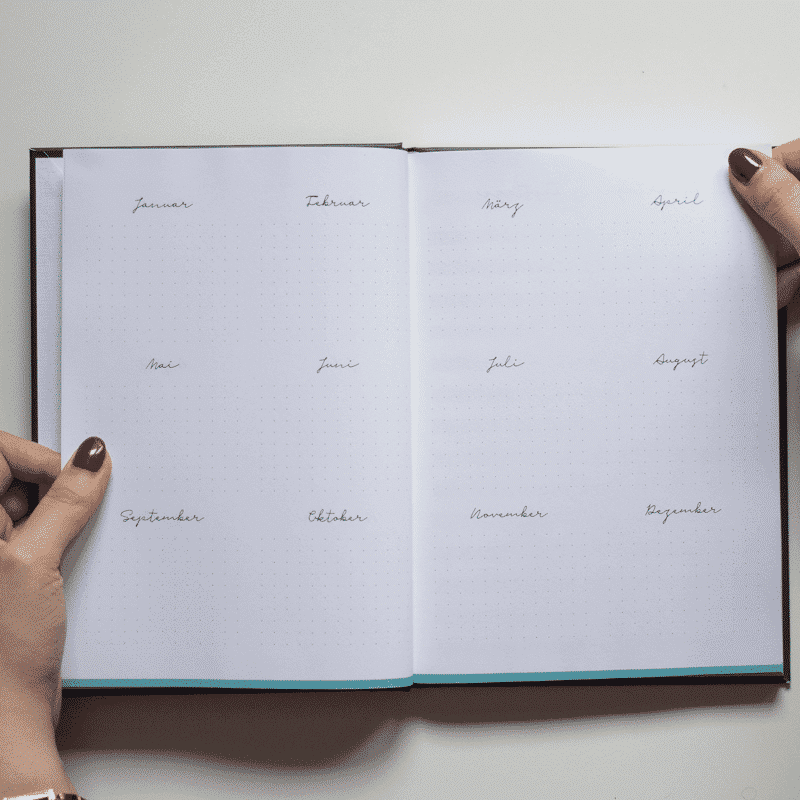 Minimal Black undatiert Kalender & Planer Wonderspot